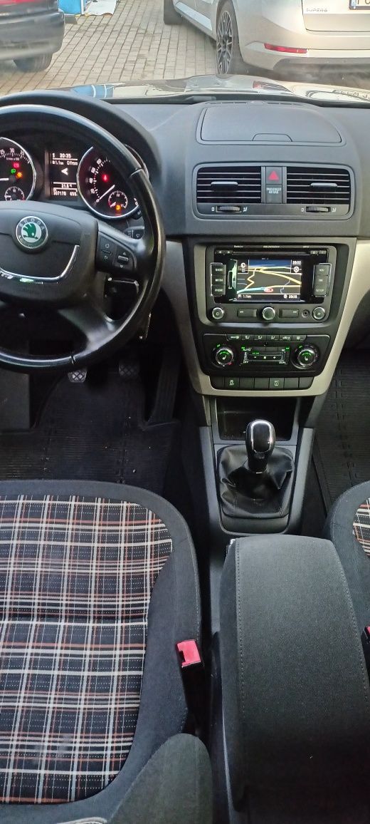 Skoda yeti  vw caddy 2.0 tdi hak style klimatyzacja alusy 17 nawigacja