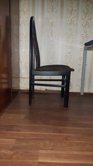 Krzesła drewniane tapicerowane