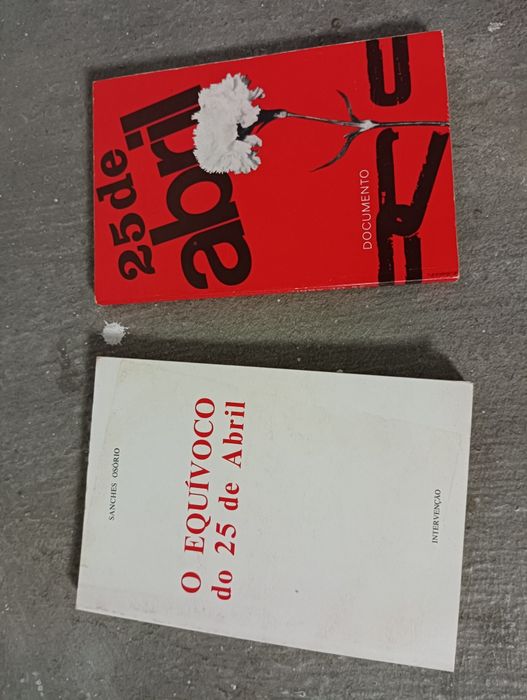 Livros temática 25 abril