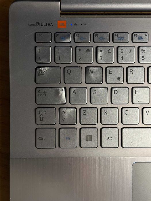 Portátil Samsung i7 - modelo NP730U3E