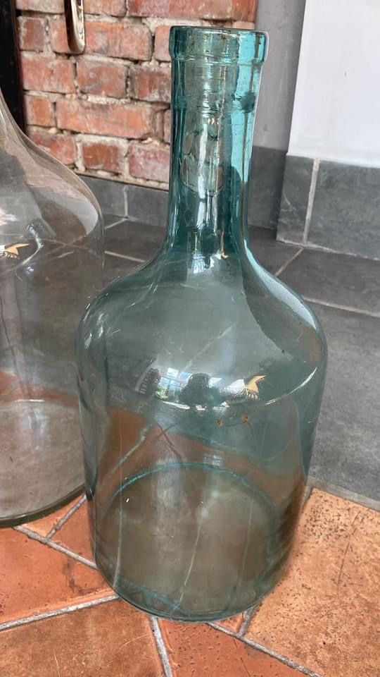 Butle szklane ,stare szklo recznie formowane