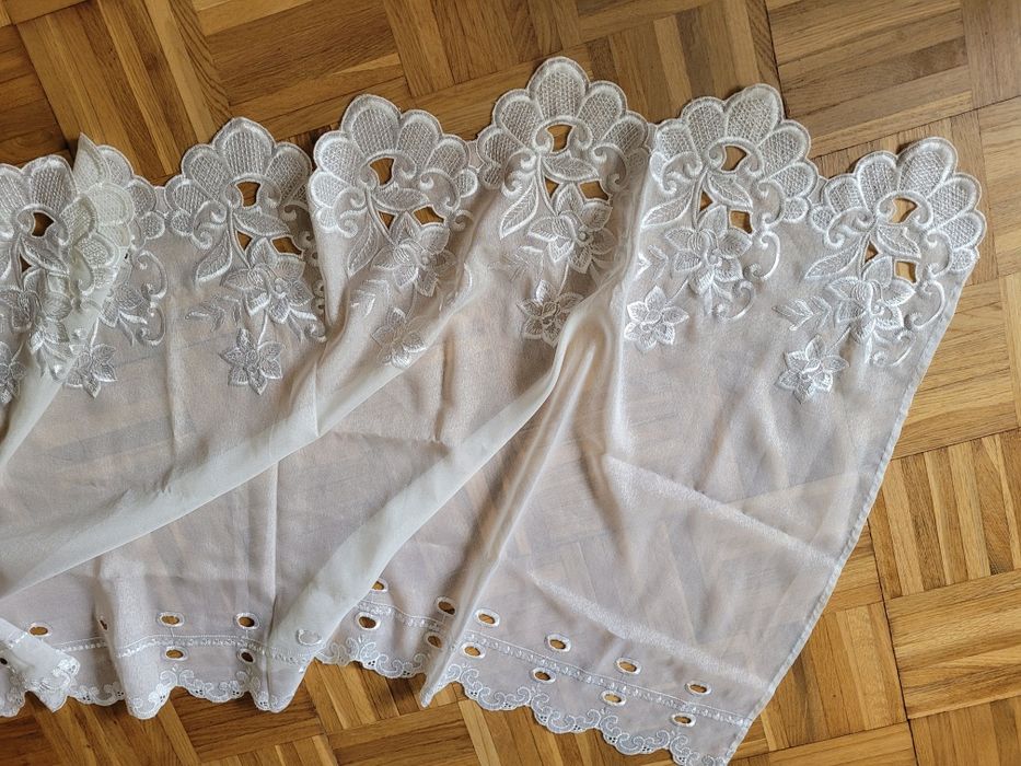 Firanka krótka z gipiurą 290 cm śmietankowa ecru