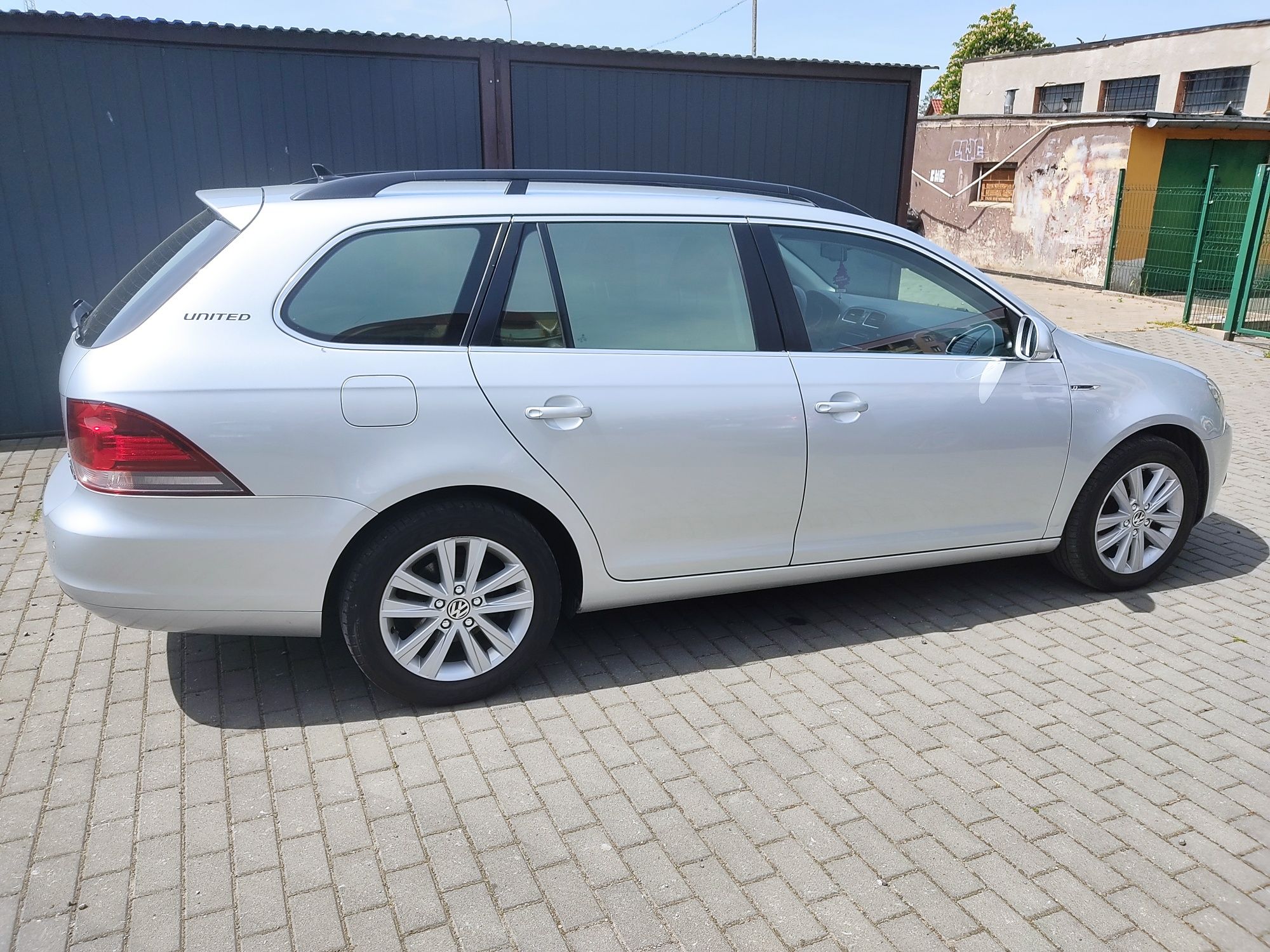 Sprzedam Volkswagen Golf 6 kombi 1.6 TDI