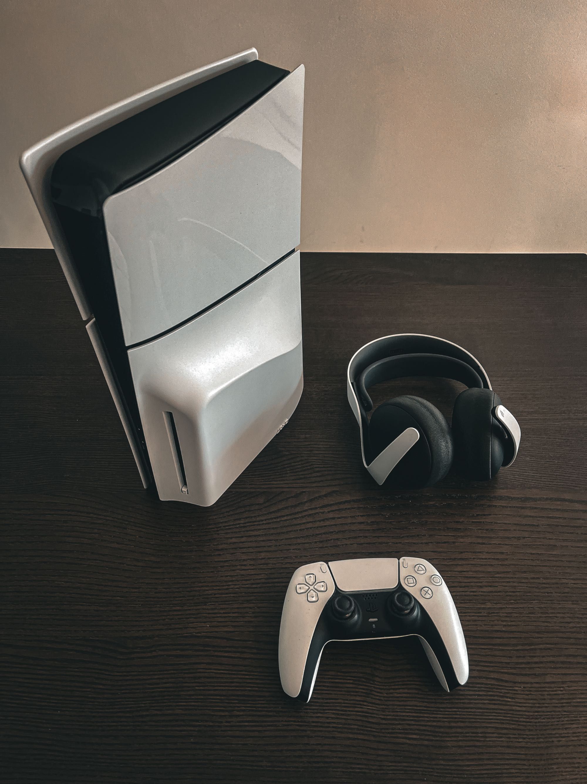 PlayStation 5 + Comando DualSense (quase novo) + Headset Pulse 3D