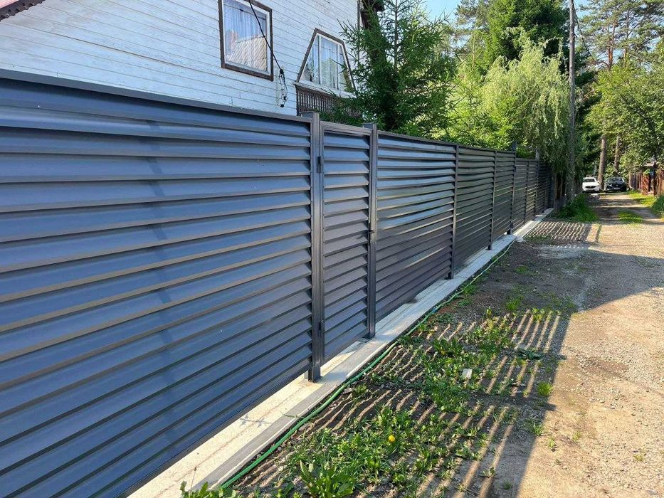 Металева огорожа. Паркан жалюзі. Паркани ранчо.
