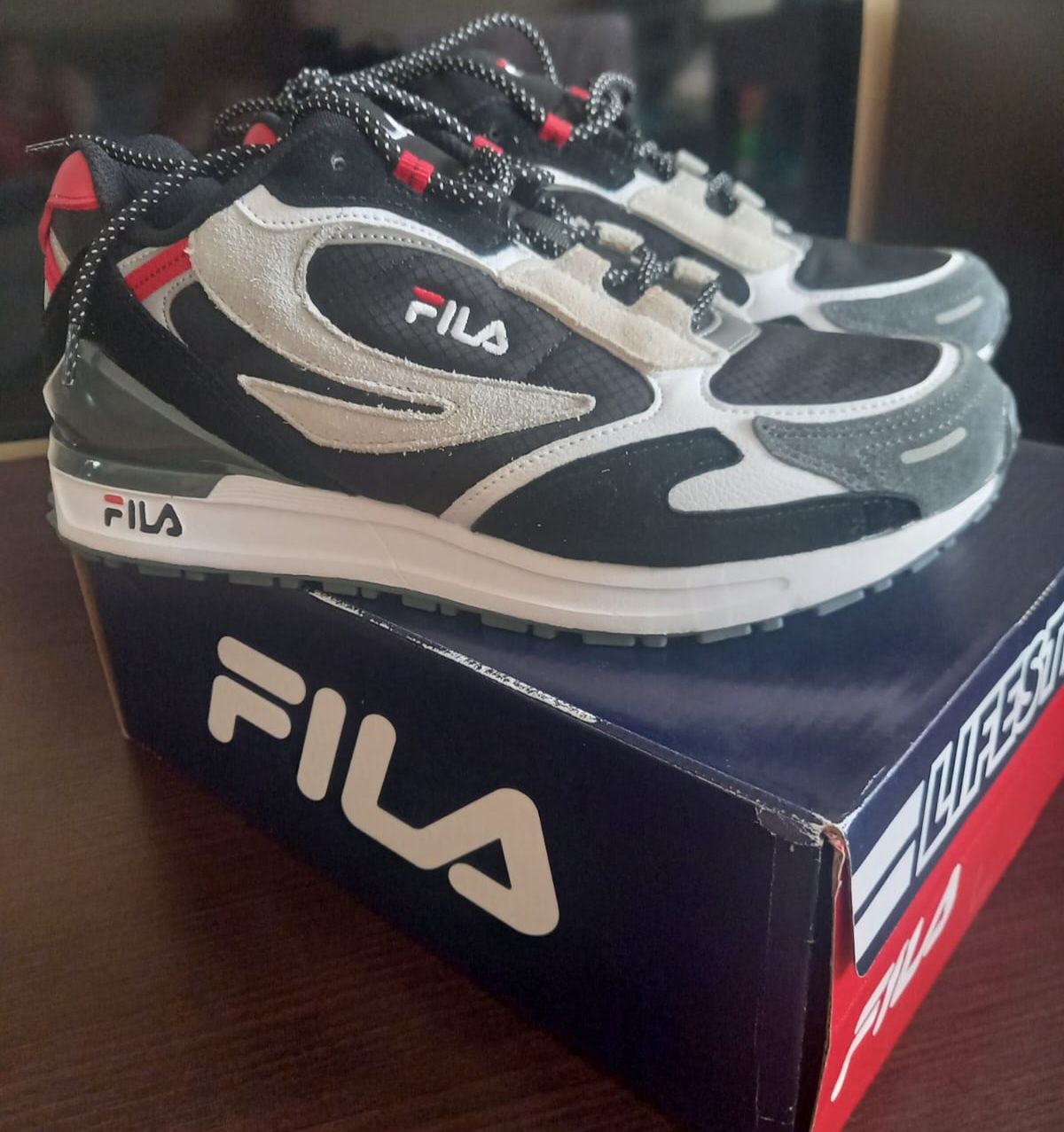 Nowe Buty sneakersy FILA r. 42