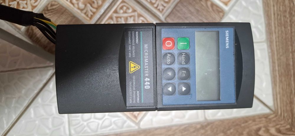 Інвертор б/в Siemens 6SE6436-2BD17-5AA0, вкл. панель та фільтр