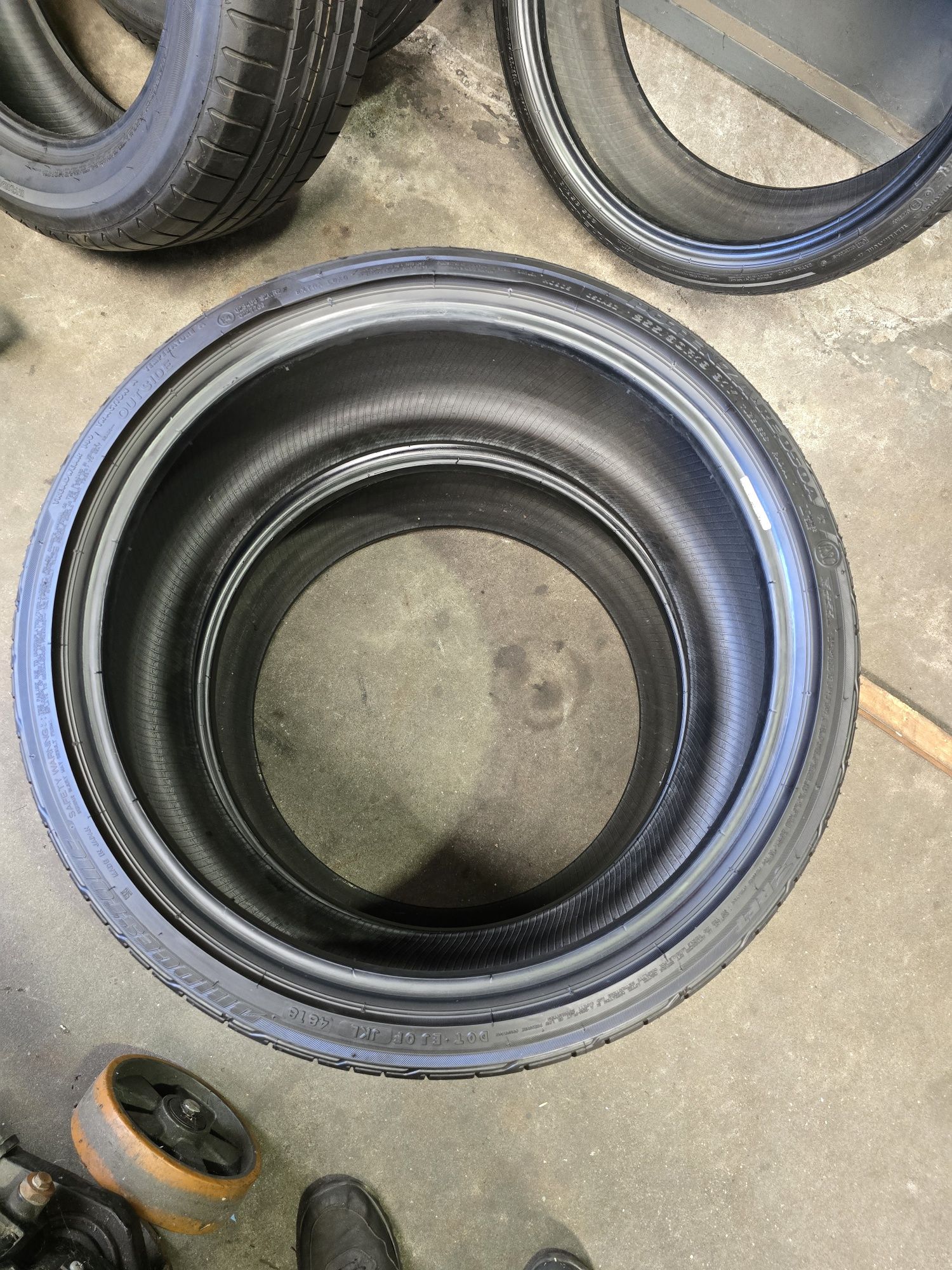 Conjunto 225/35R19 + 255/30R19 Runflat