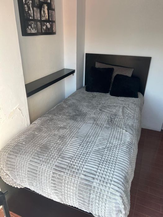 Cama com estrado elevatório