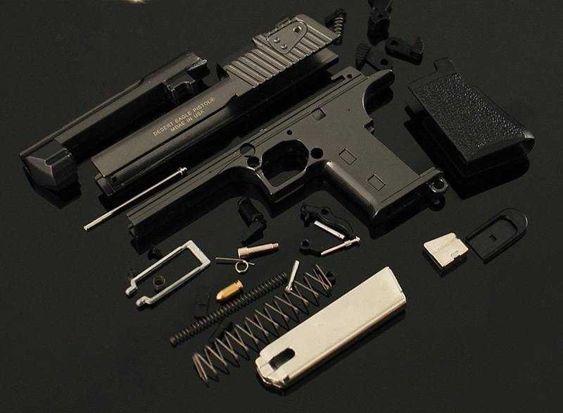 Металевий брелок desert eagle