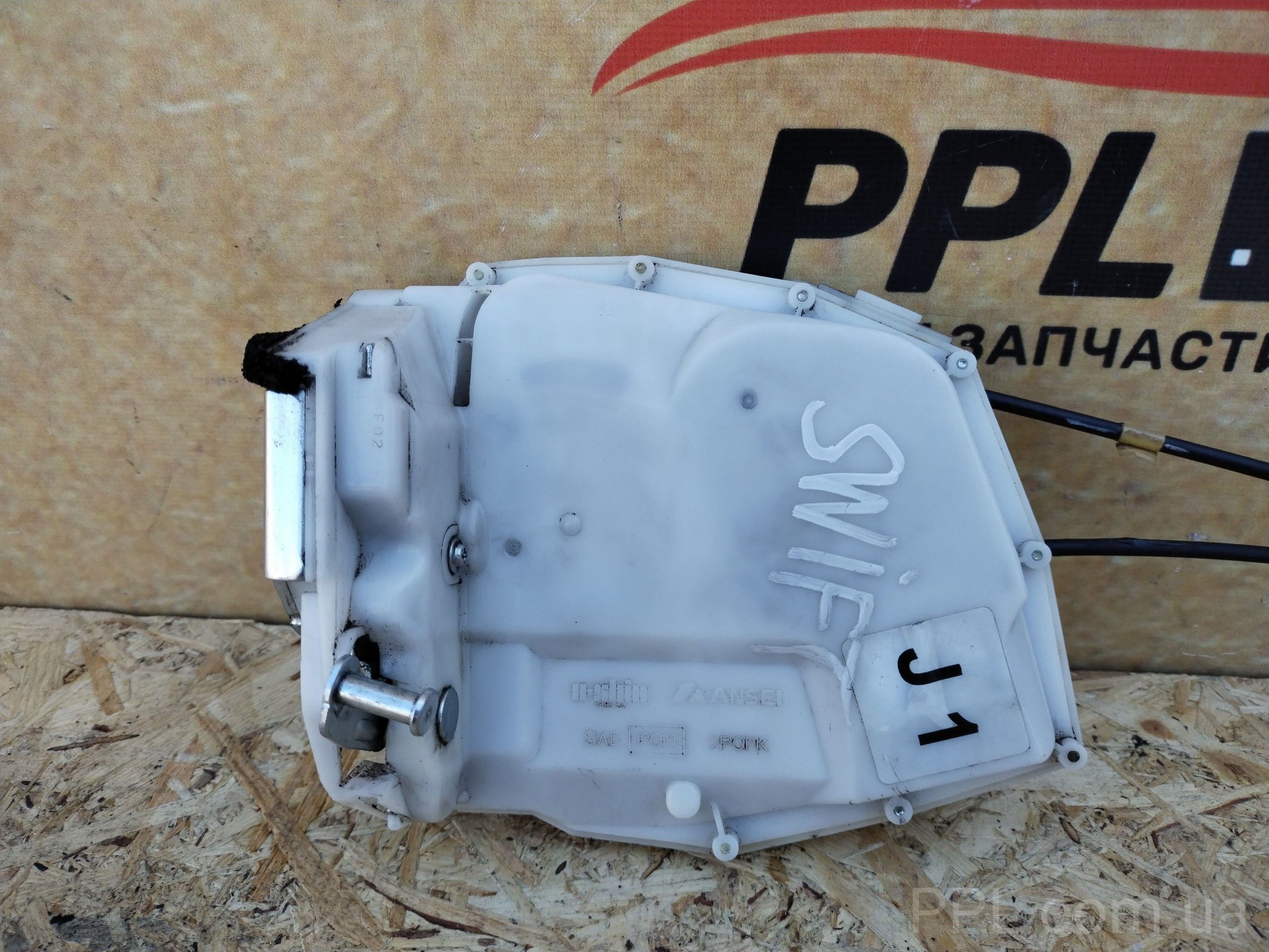 Suzuki Swift 2005-2010 Замок двери задний правый 3 pin