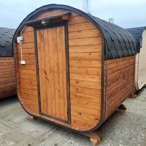 Квадро-Баня 2х2,2 м  деревянный козырёк с мягкой кровлей над входом.