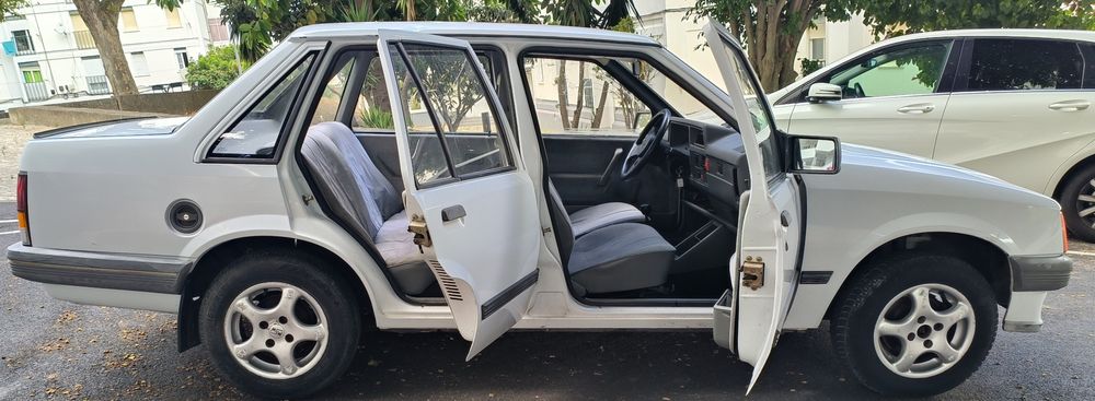 Vendo Opel corsa A 1.2 GL