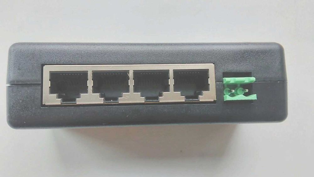 4-портовый POE(ПОЕ)-инжектор на 12-24-48В для IP-камер/Точек Доступа