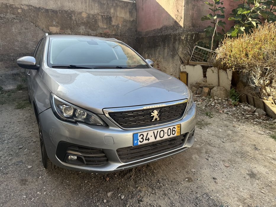 Carrinha com o motor avariado