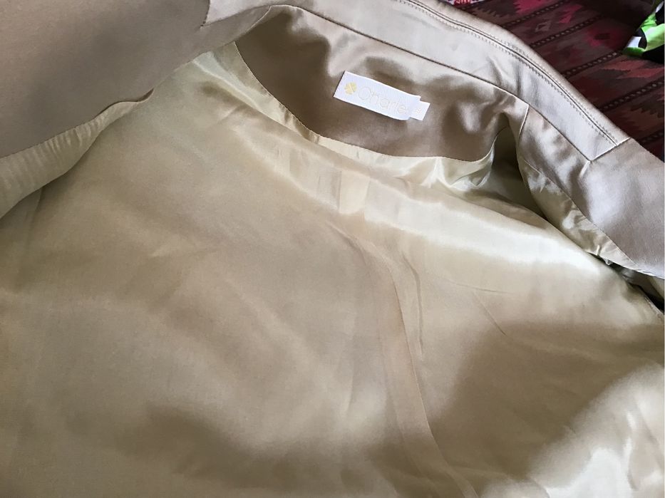 Blazer vintage acetinado da Charles. Tamanho 38. Portes CTT incluídos . Descida de preço.