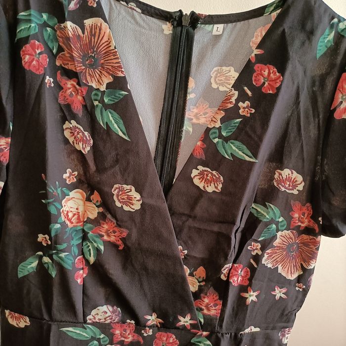 Vestido preto com flores