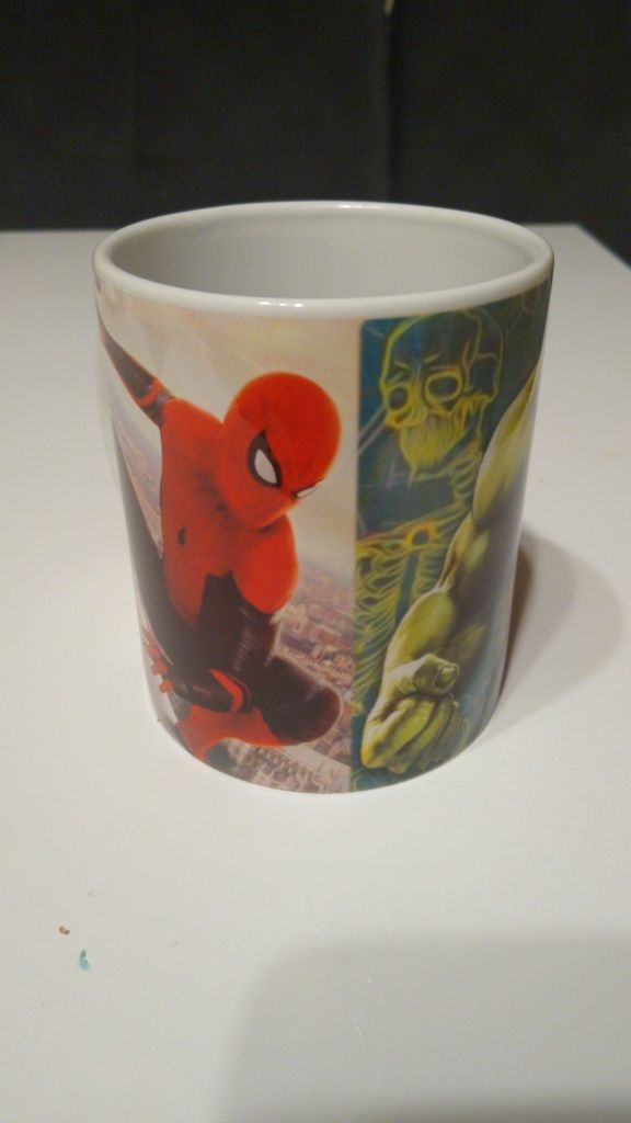 Kubek Avengers. Hulk i Spiderman