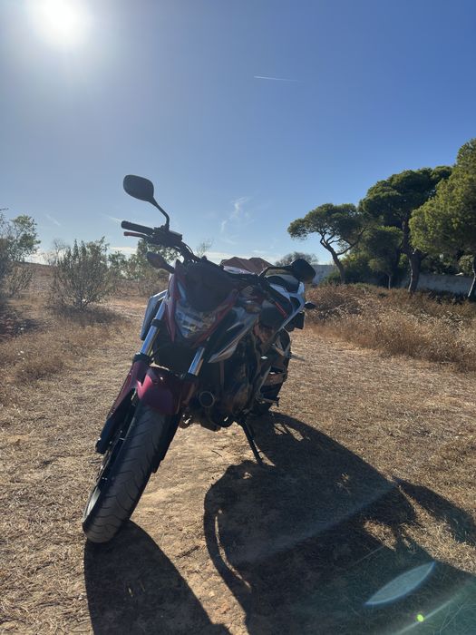 Honda CB500F Vermelha