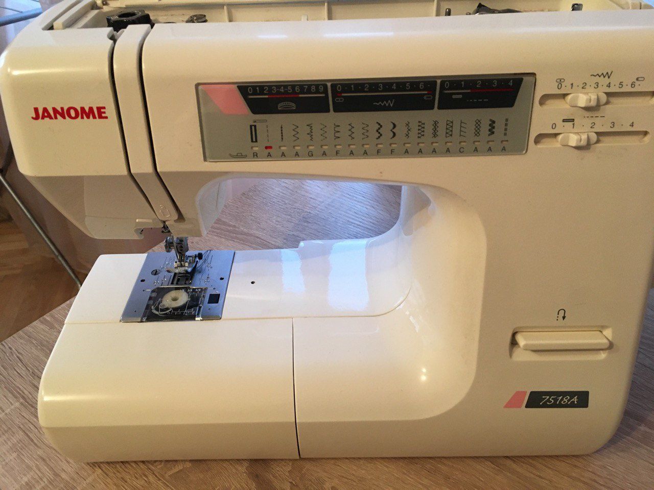 Швейная машинка JANOME  7518A