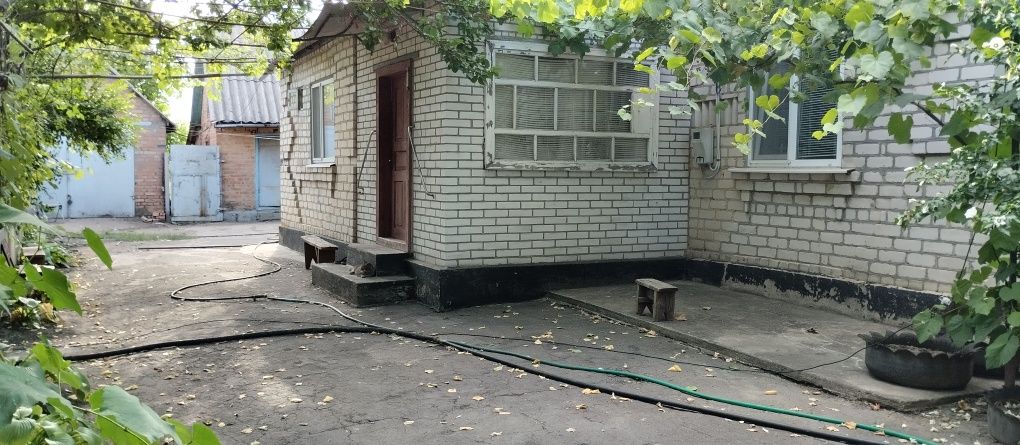 Будинок  знаходиться в Піщаному Броді