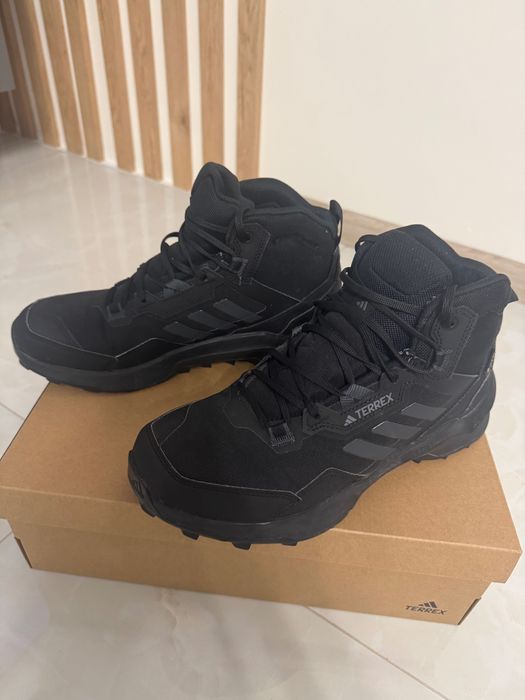 Чоловіче взуття Adidas