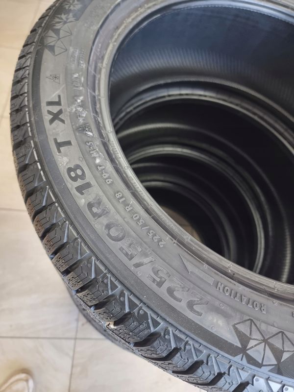 Komplet Opon Zimowych Continental Viking Contact 7/225/45 R18 Ssr Runf