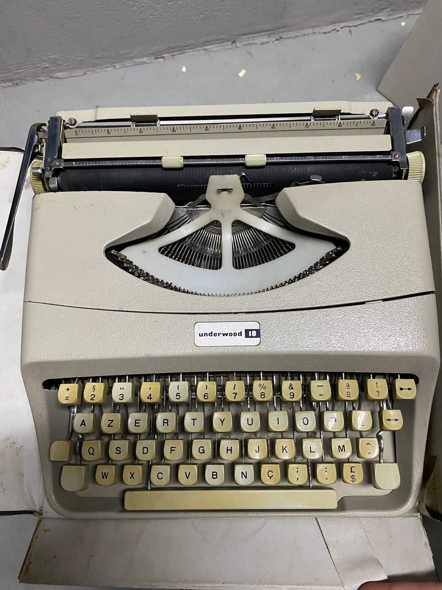 Máquina de escrever Underwood 18