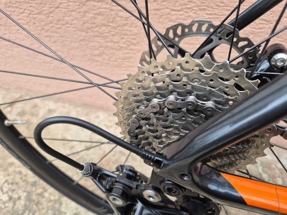 Rower szosowy Giant Defy disc, full carbon