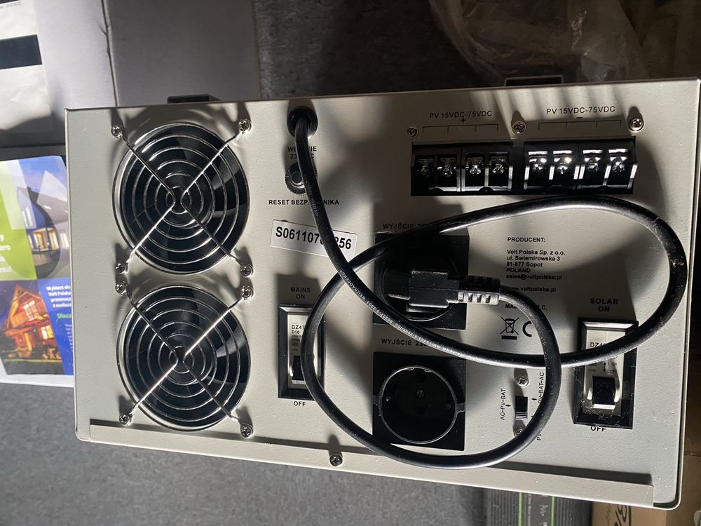 Nowy inwerter solarny falownik Sinus Pro 2200S Volt 12/230V 60A