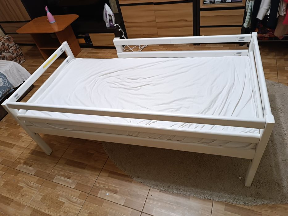 Продам дитяче ліжко б/у