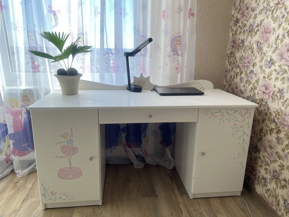 Дитячі меблі для дівчинки