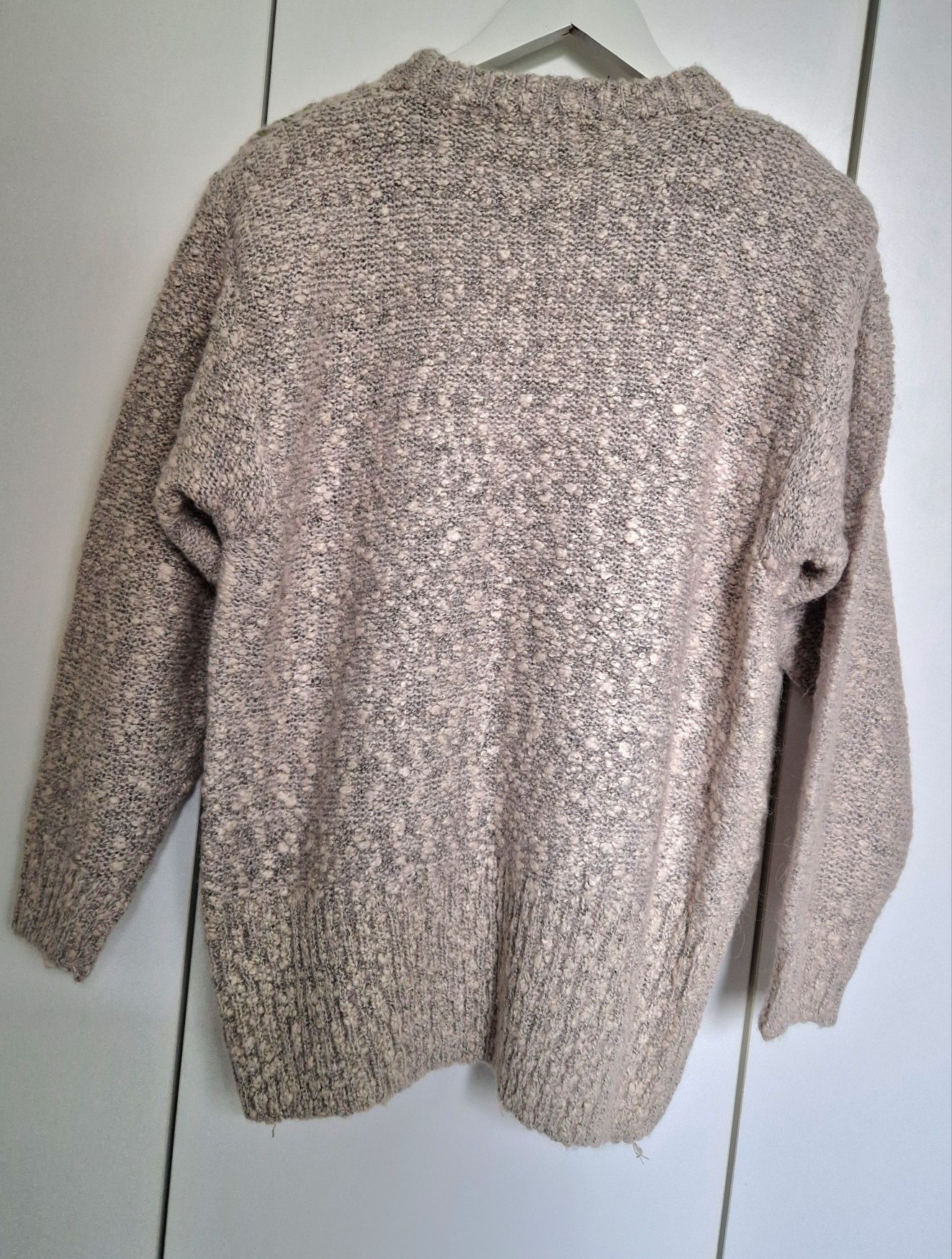 Elegancki, ponadczasowy sweter wykonany z wełny z kóz angorskich L/ XL