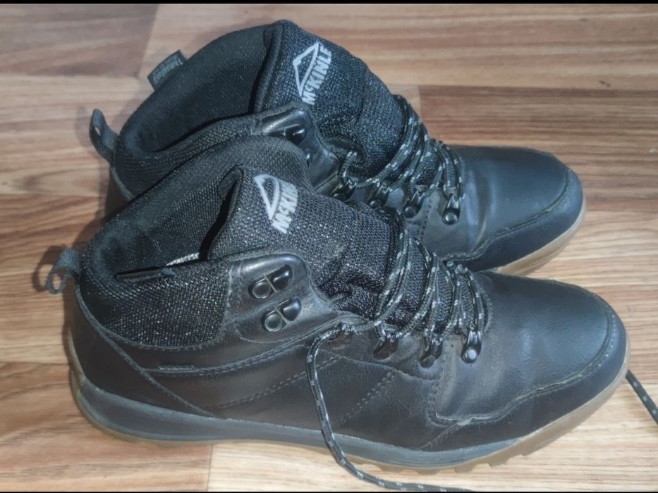 Продаються чоловічі ботинки