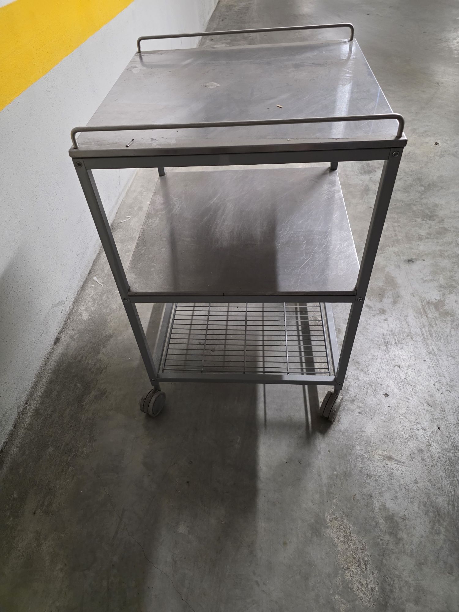 Barbecue a gaz novo embalado +mesa inox