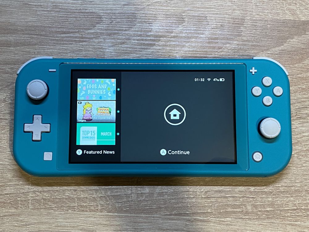 Nintendo Switch Lite z zestawem (etui, 4 gry, zasilacz)