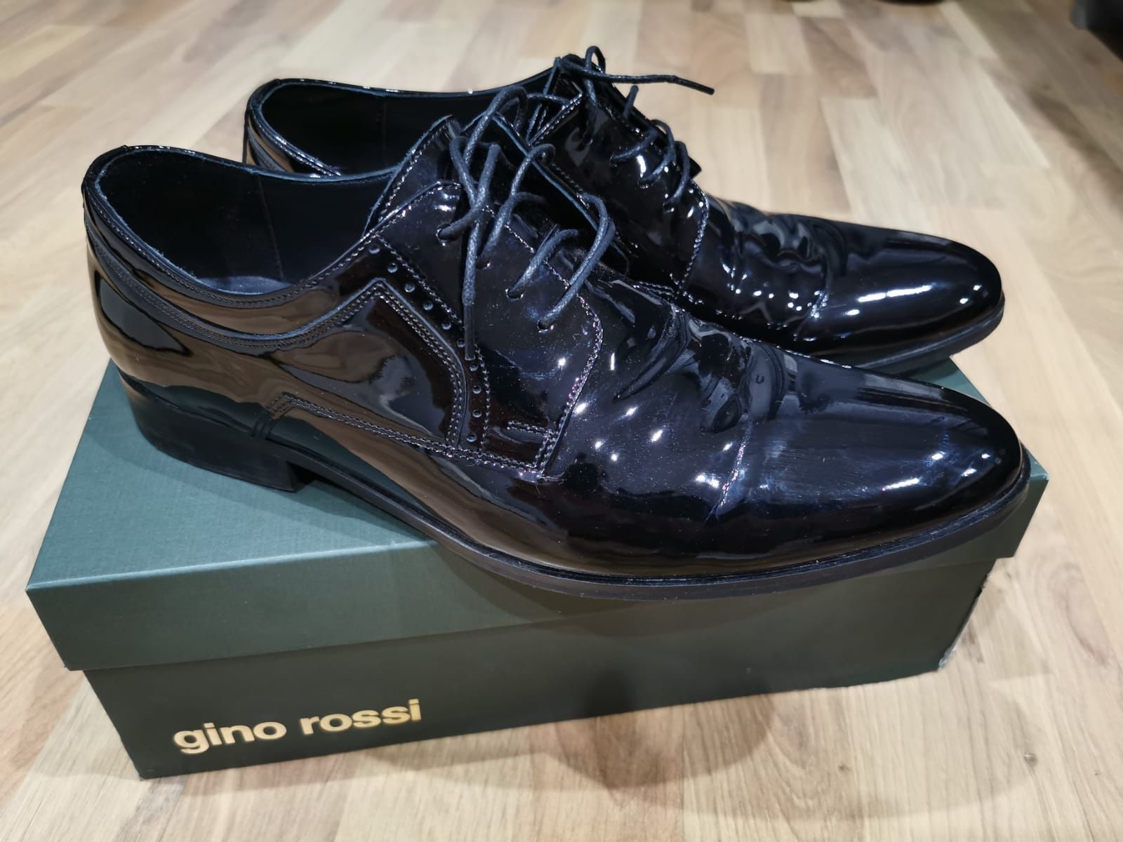 Buty eleganckie lakierowane Gino Rossi