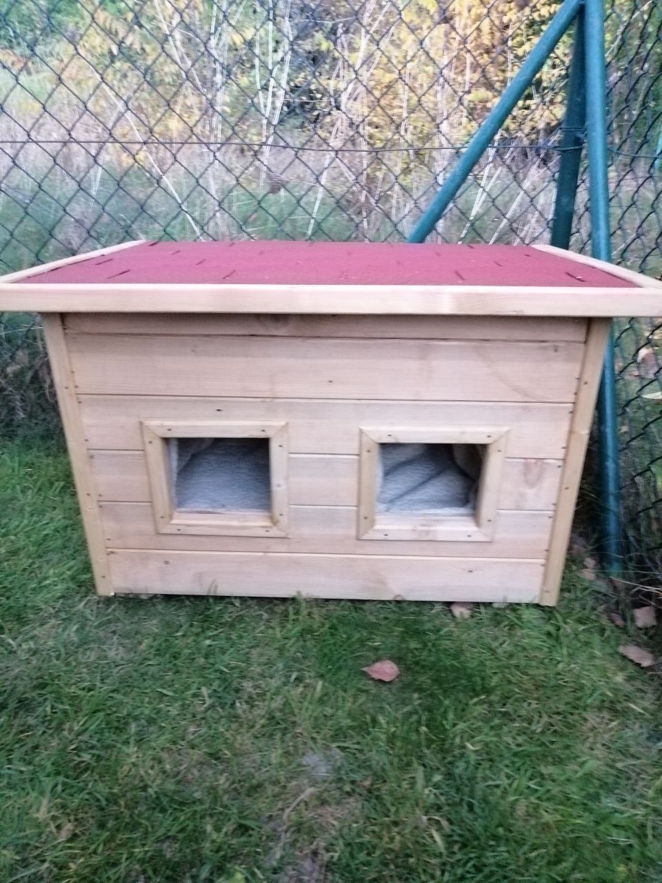 Domek dla kotów drewniany