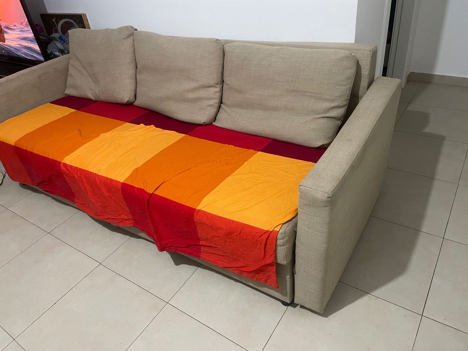 Sofá cama amarelo