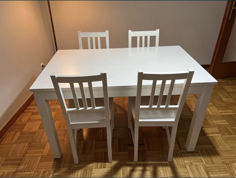 Conjunto Mesa e 4 Cadeiras