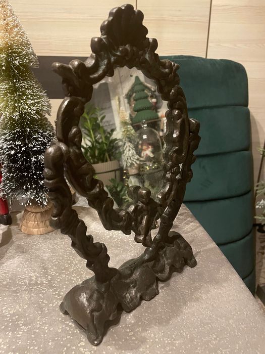 Stare lustro z brązu