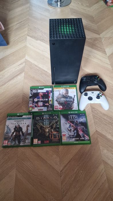 Xbox Series X + 2 pady + 5 gier – stan bardzo dobry!