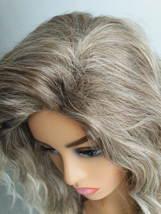 Peruka loki fale blond zjawiskowa ombre 3D naturalna fryzura