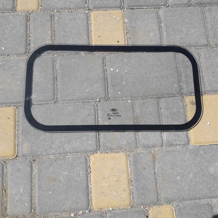 Продам стекло на переборку.