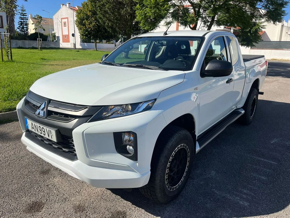 Mitsubishi L 200 2.3 DI-D CE Invite 4WD / 3LUGARES / IVA DEDUTIVELL