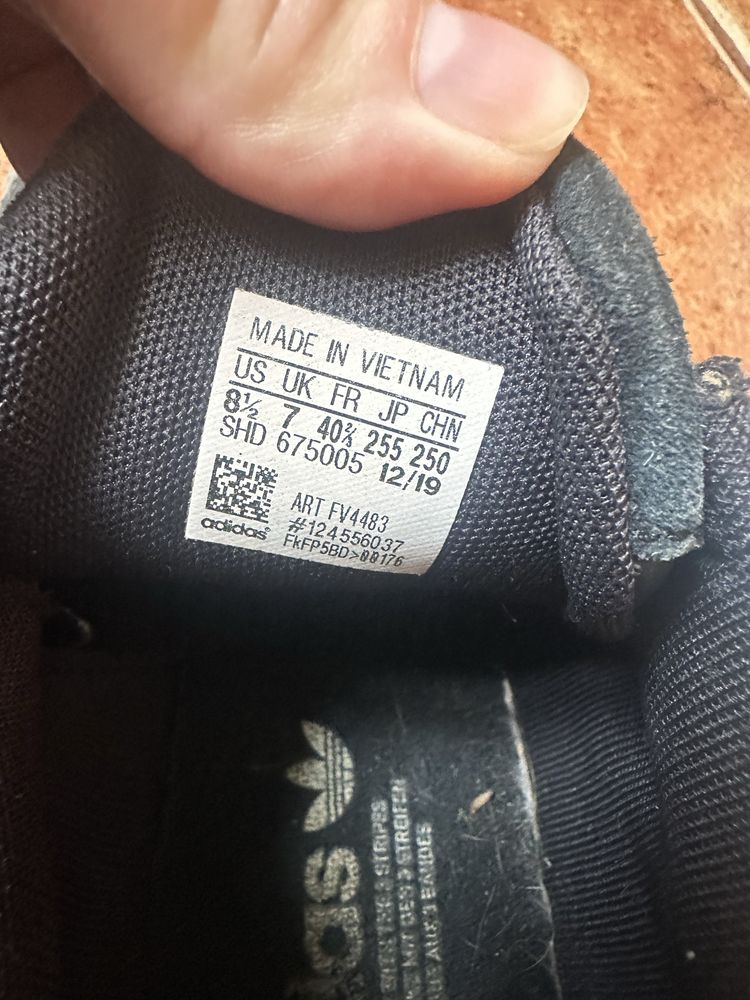 Оригинальные кроссовки Adidas 40,5 (25,5)