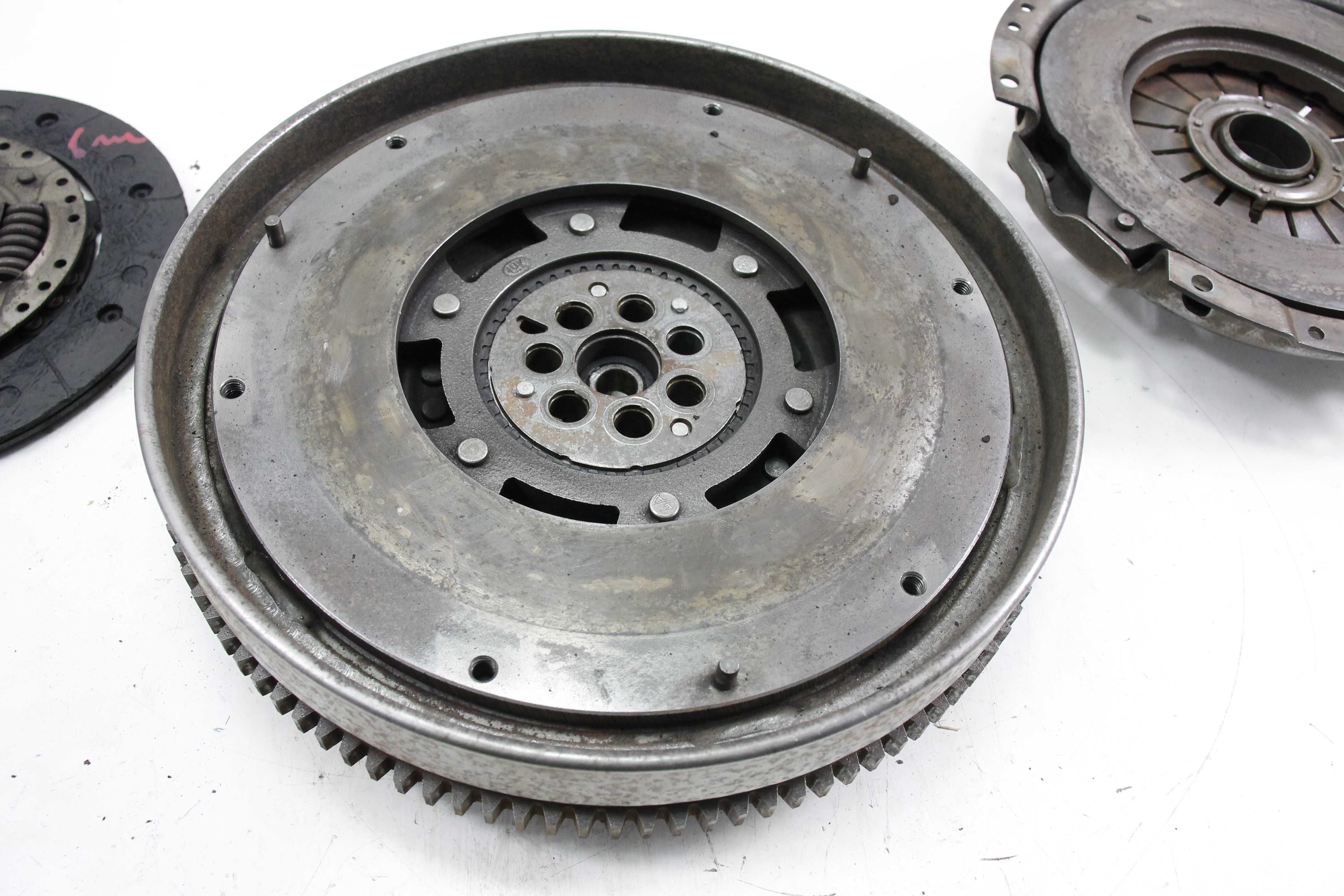 Koło dwumasowe zamachowe sprzęgło tarcza Iveco Daily 00-06 35c12 35s12