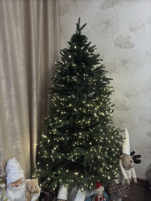 Новорічна ялинка Віденська 1.8 з гірляндою Роса