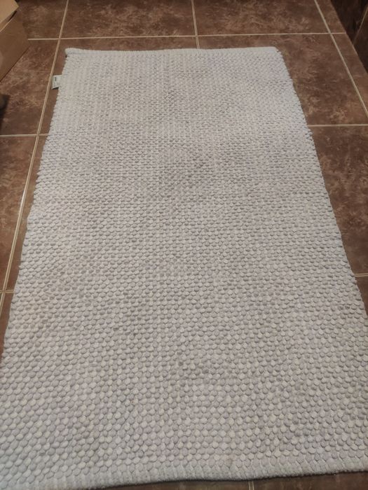 Коврик в ванну .