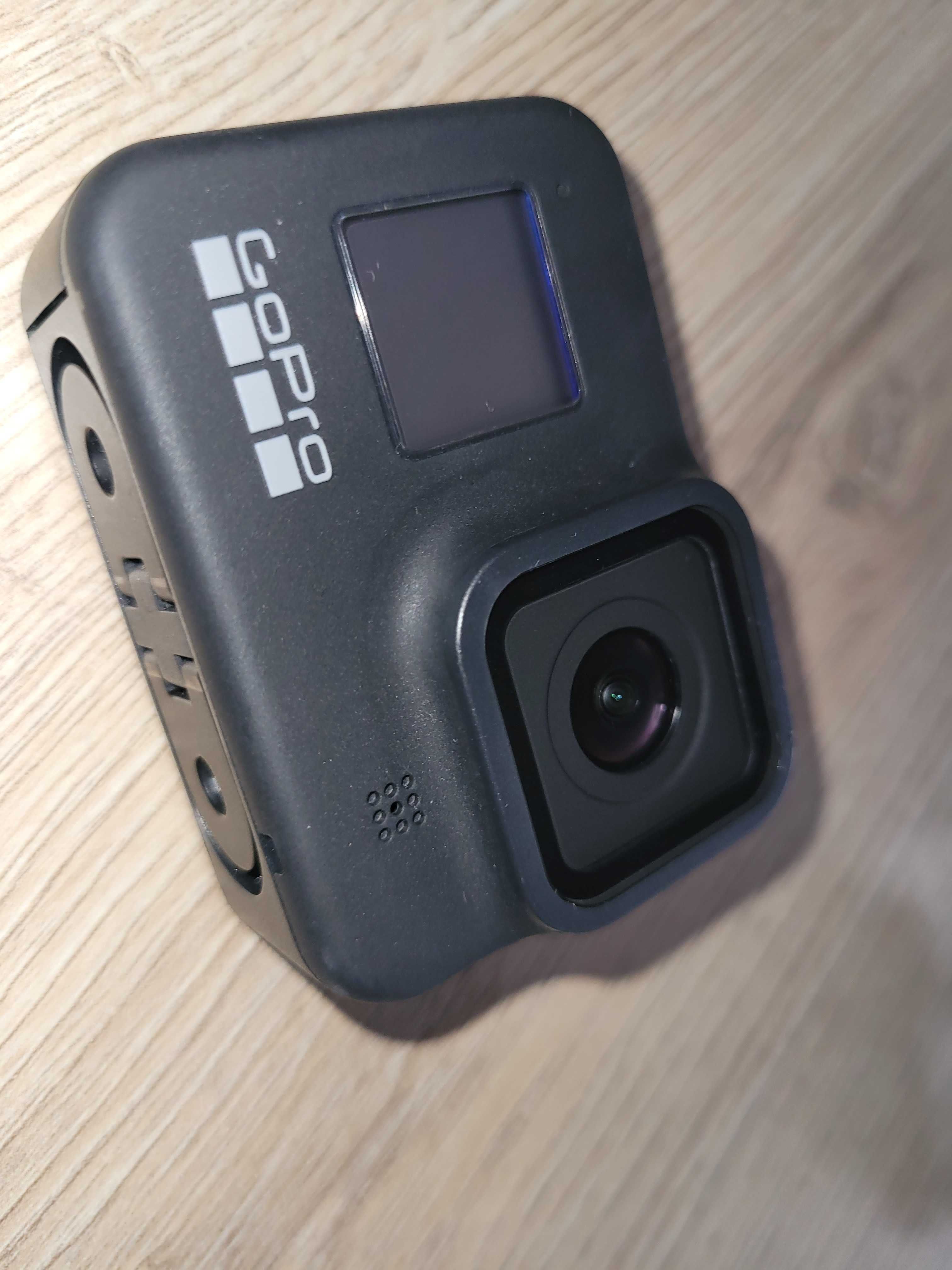 Vendo GoPro hero 8 black - estado -> como nova